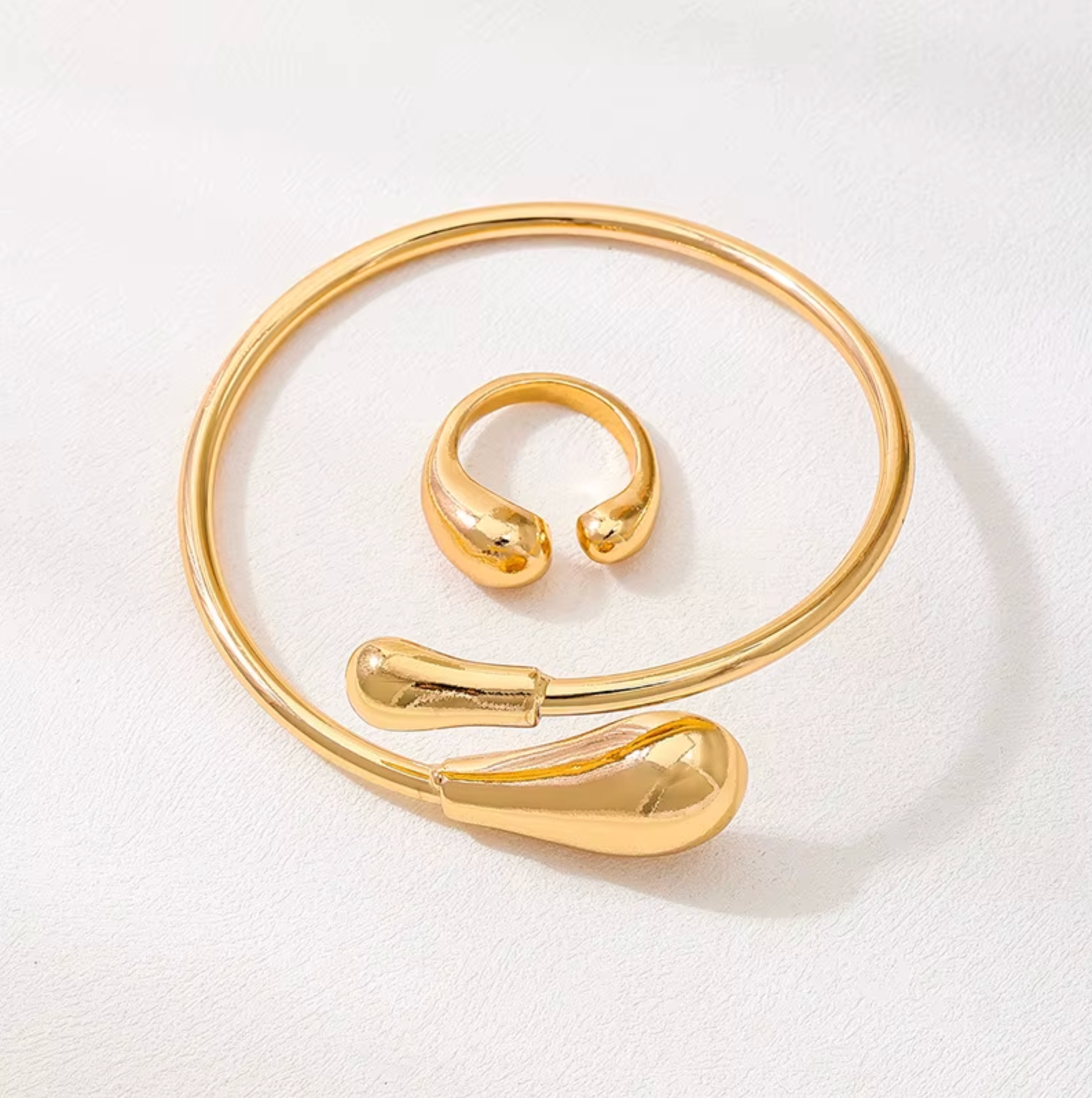 GOLDEN DROPLET JEWELRY SET