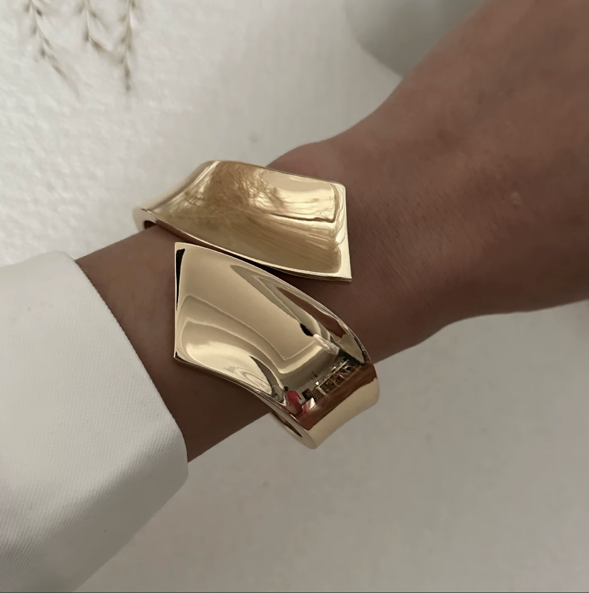 SCULPTURAL WAVE CUFF BRACELET