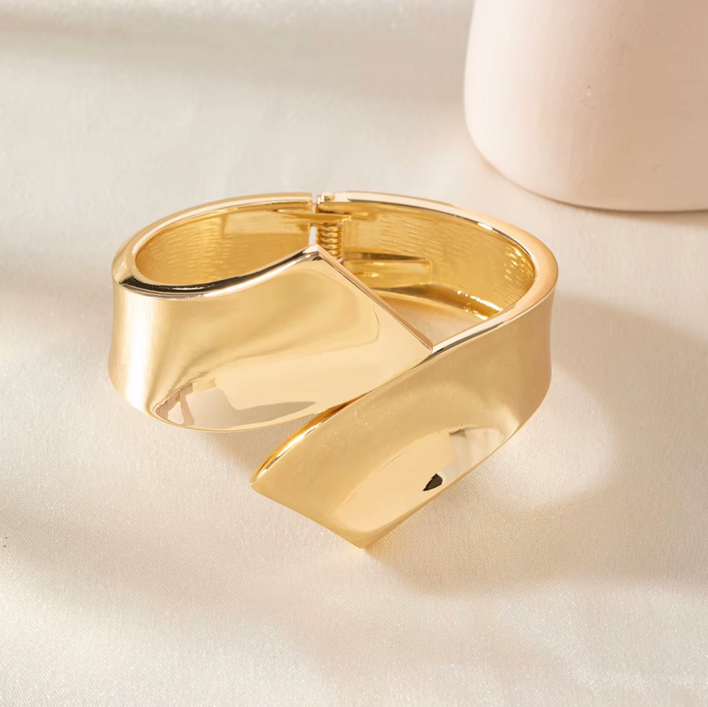 SCULPTURAL WAVE CUFF BRACELET