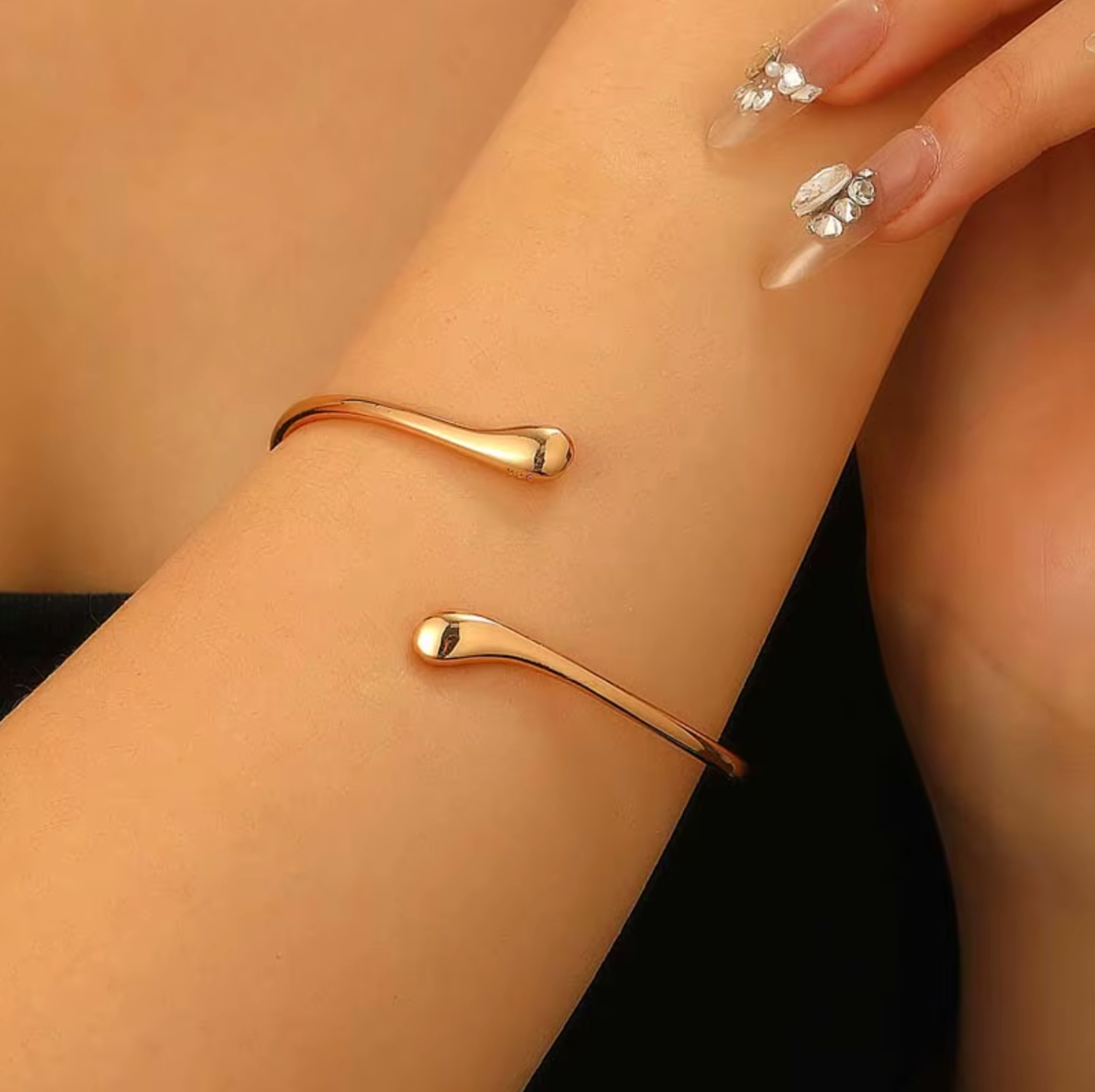 WATER DROP OPEN CUFF BRACELET