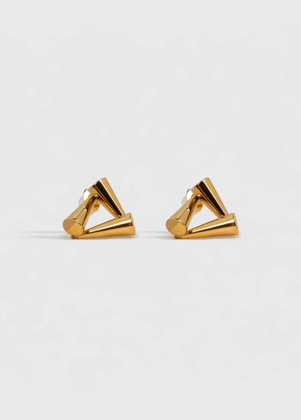 Geometric apex stud earrings gold-plated stainless steel by Theviloa
