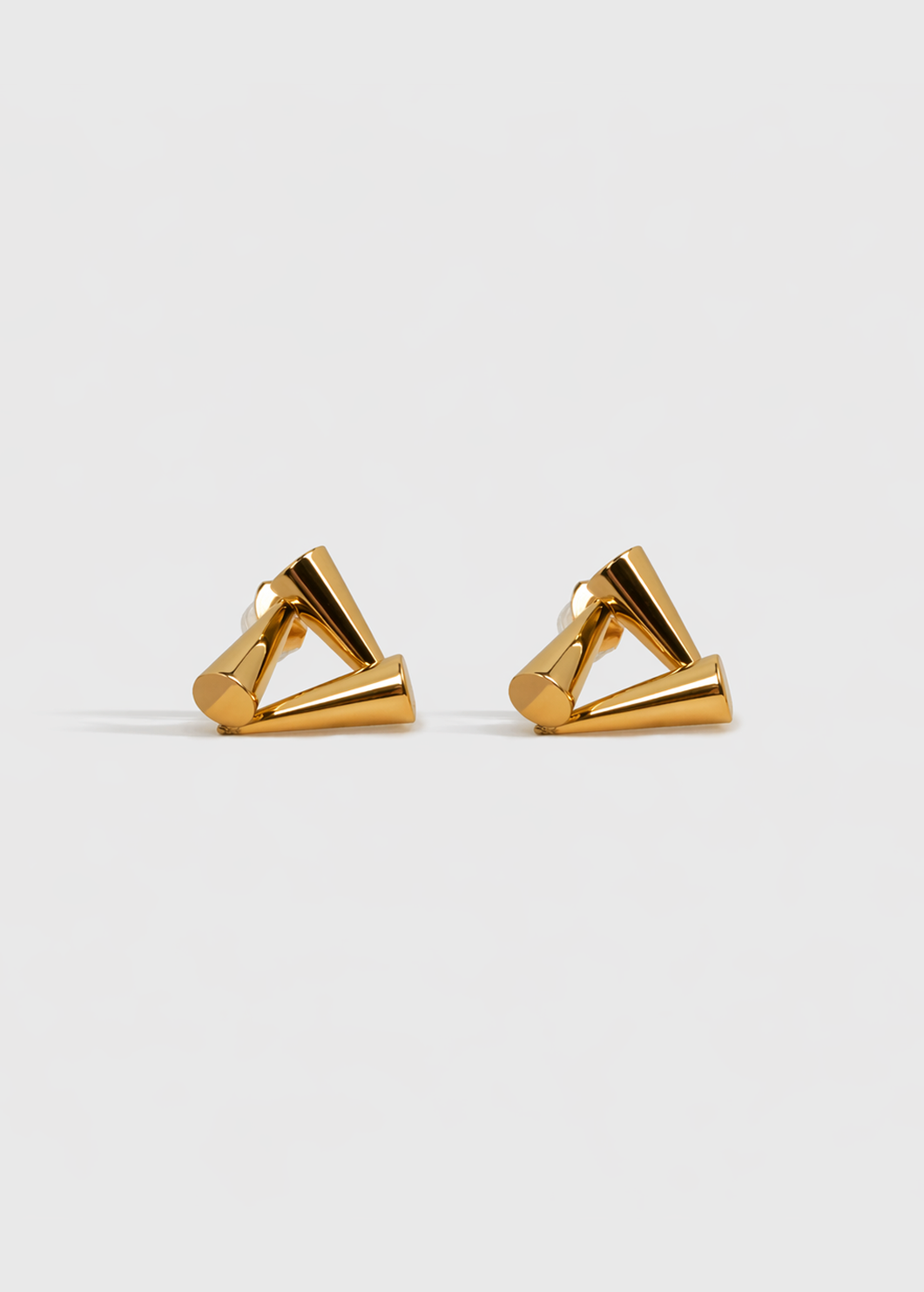 Geometric apex stud earrings gold-plated stainless steel by Theviloa