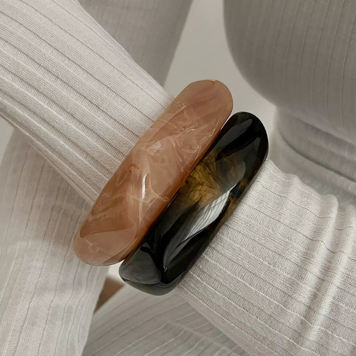 VINTAGE GEOMETRIC RESIN BANGLE BRACELETS SET