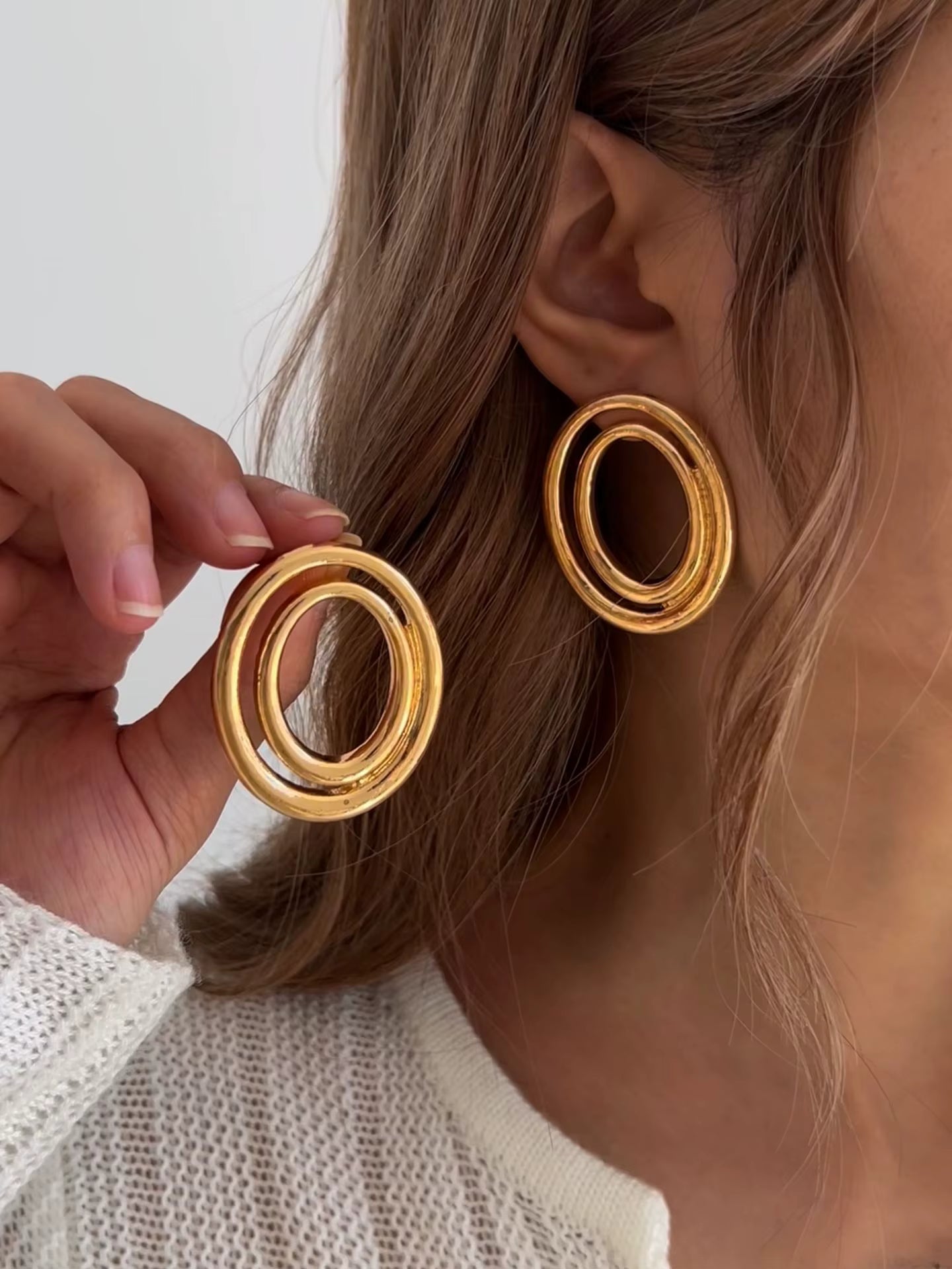 VINTAGE HOLLOW ROUND EARRINGS