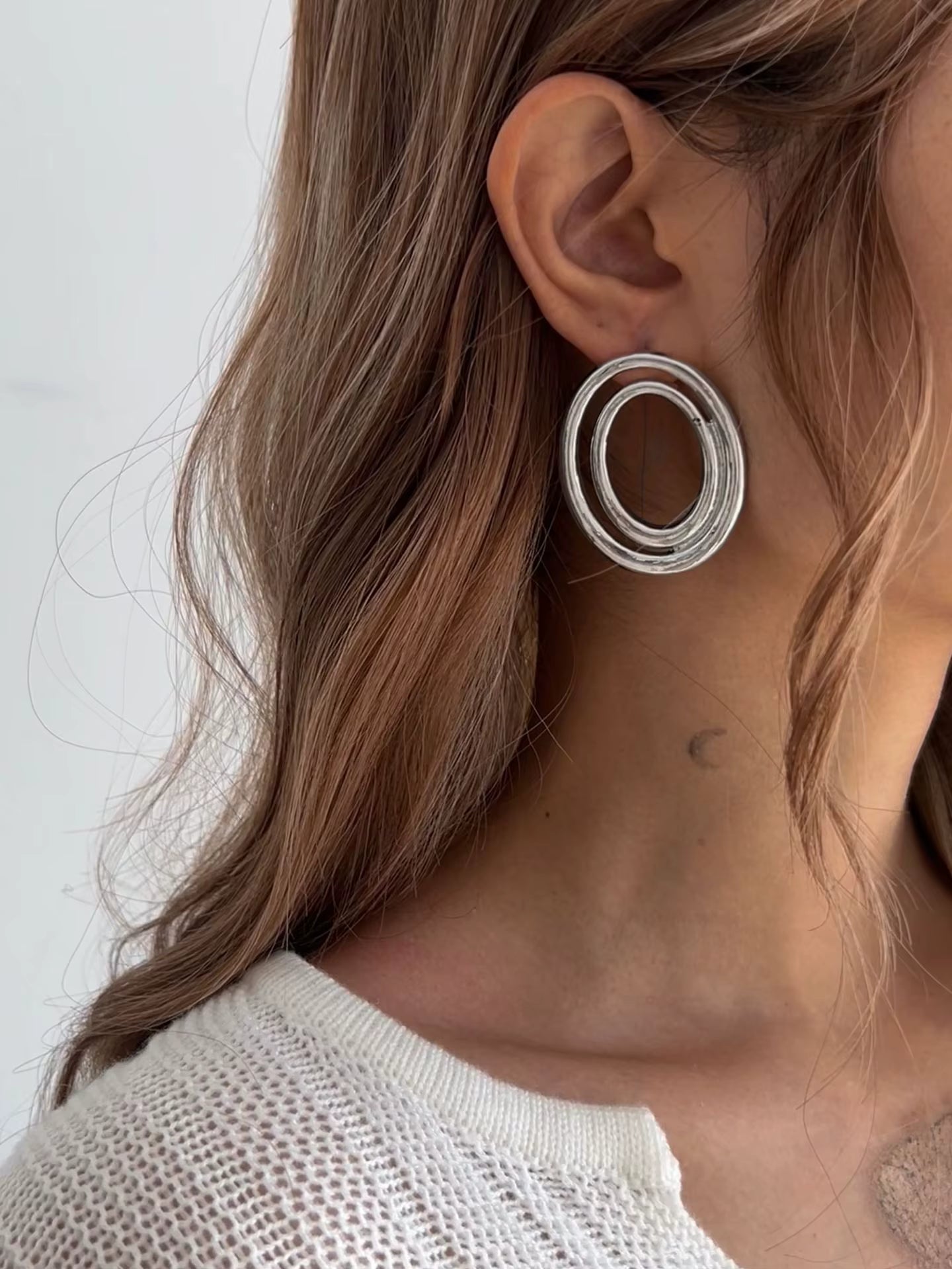 VINTAGE HOLLOW ROUND EARRINGS