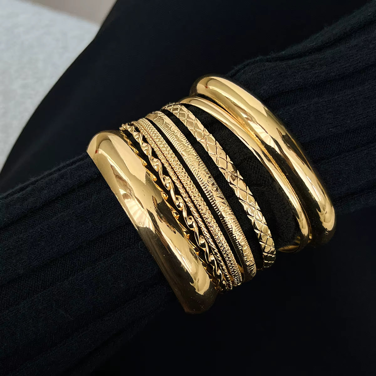 ESSENTIAL GOLD BANGLE BACELETS SET (8 PCS)