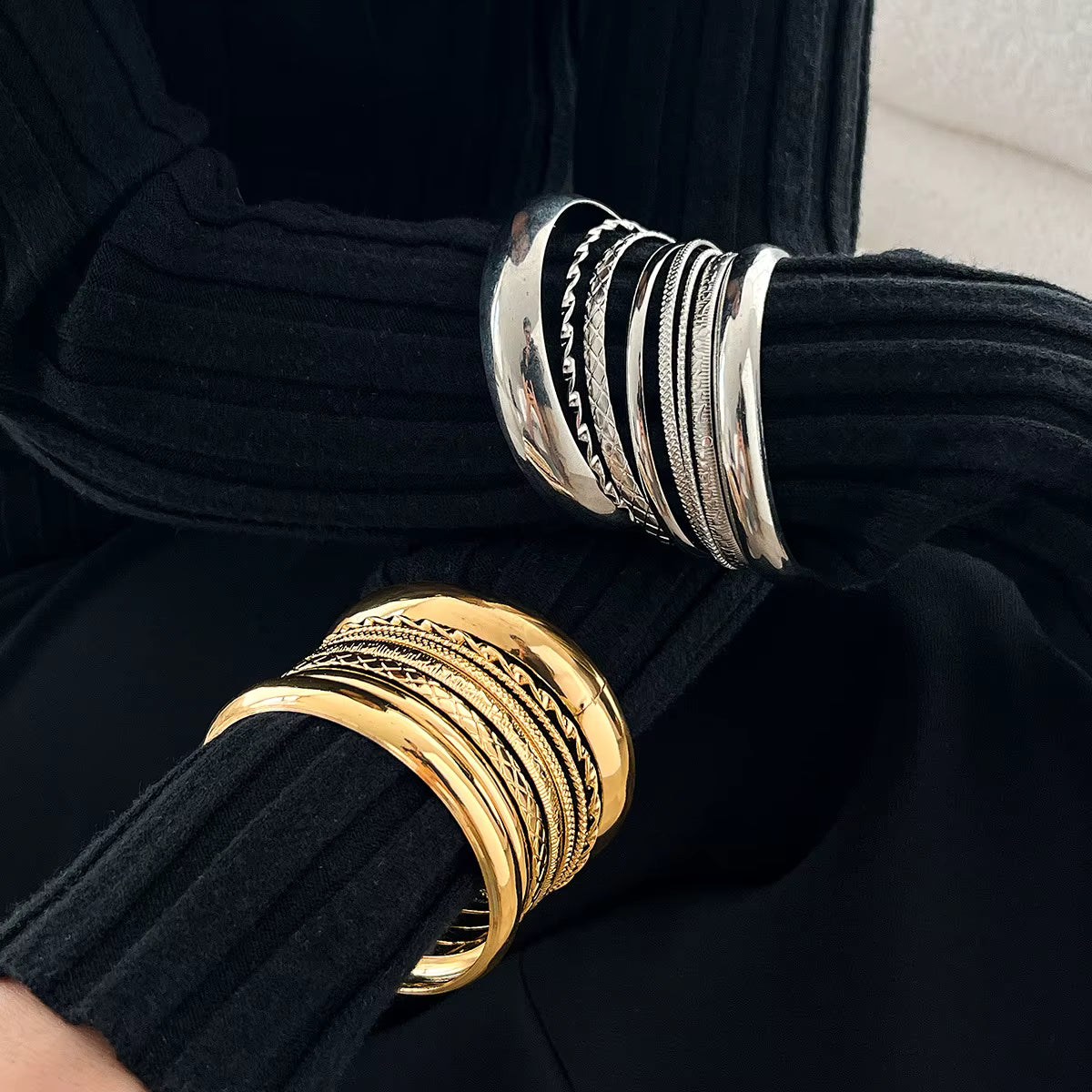ESSENTIAL GOLD BANGLE BACELETS SET (8 PCS)