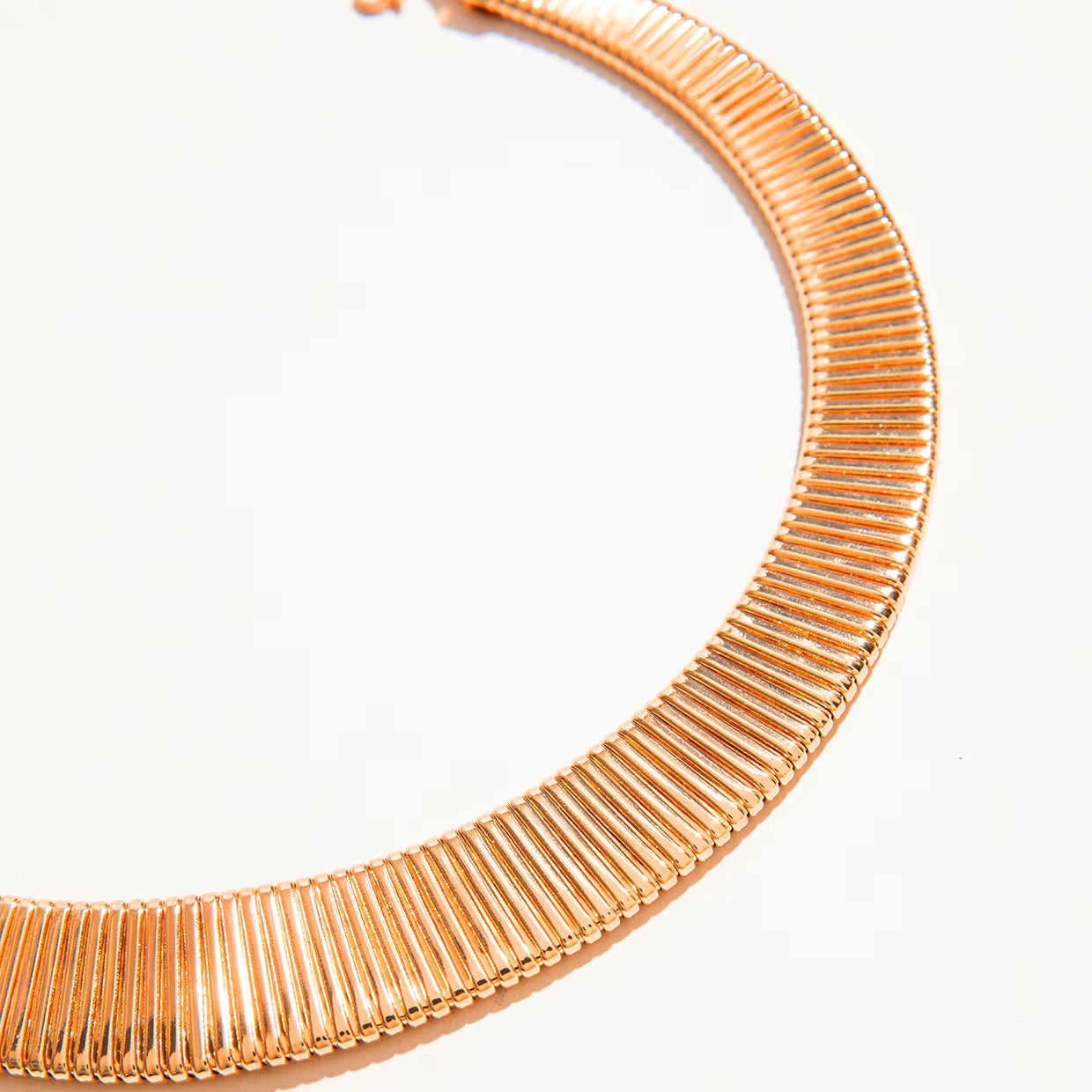VINTAGE SCULPTED TORQUE CHOKER NECKLACE