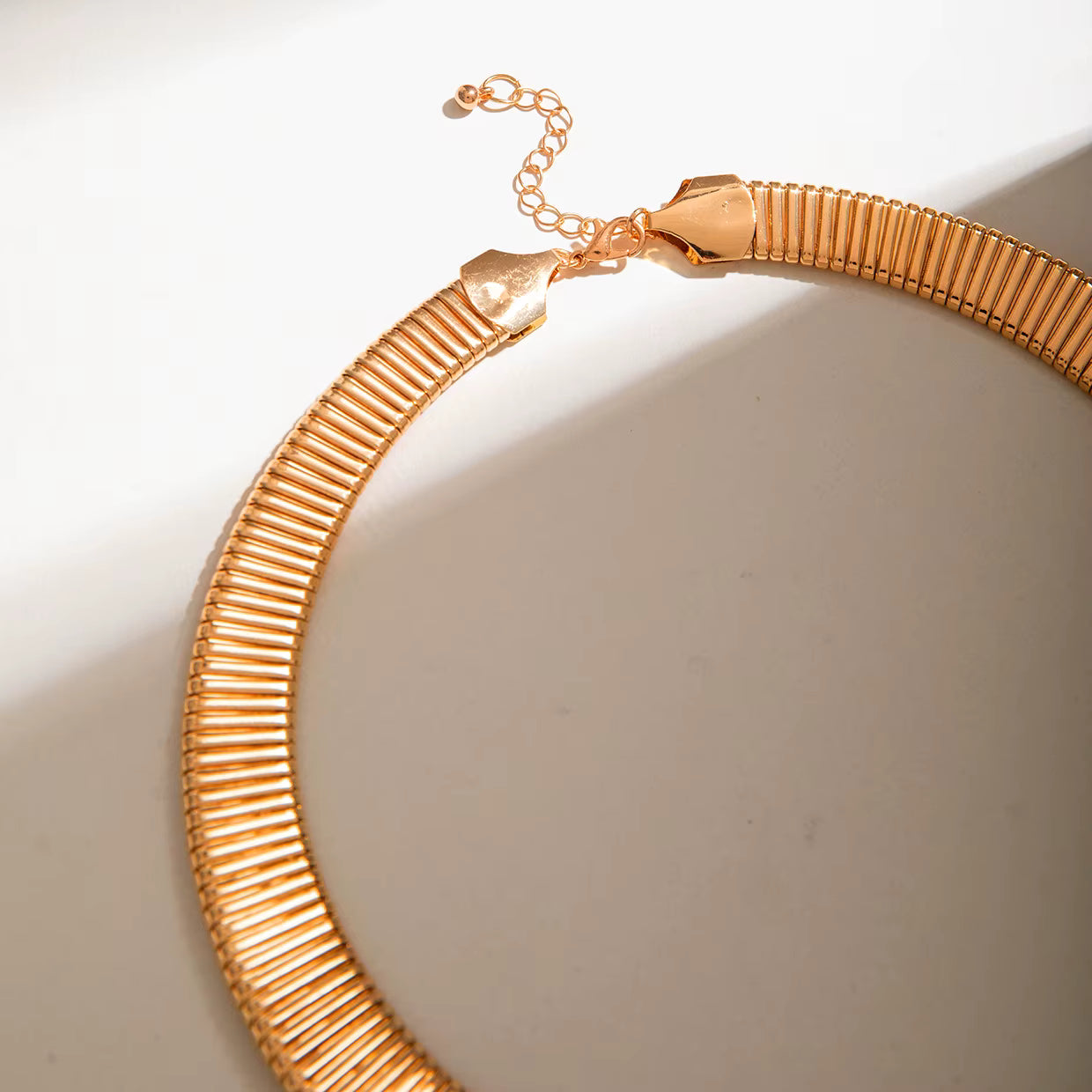 VINTAGE SCULPTED TORQUE CHOKER NECKLACE