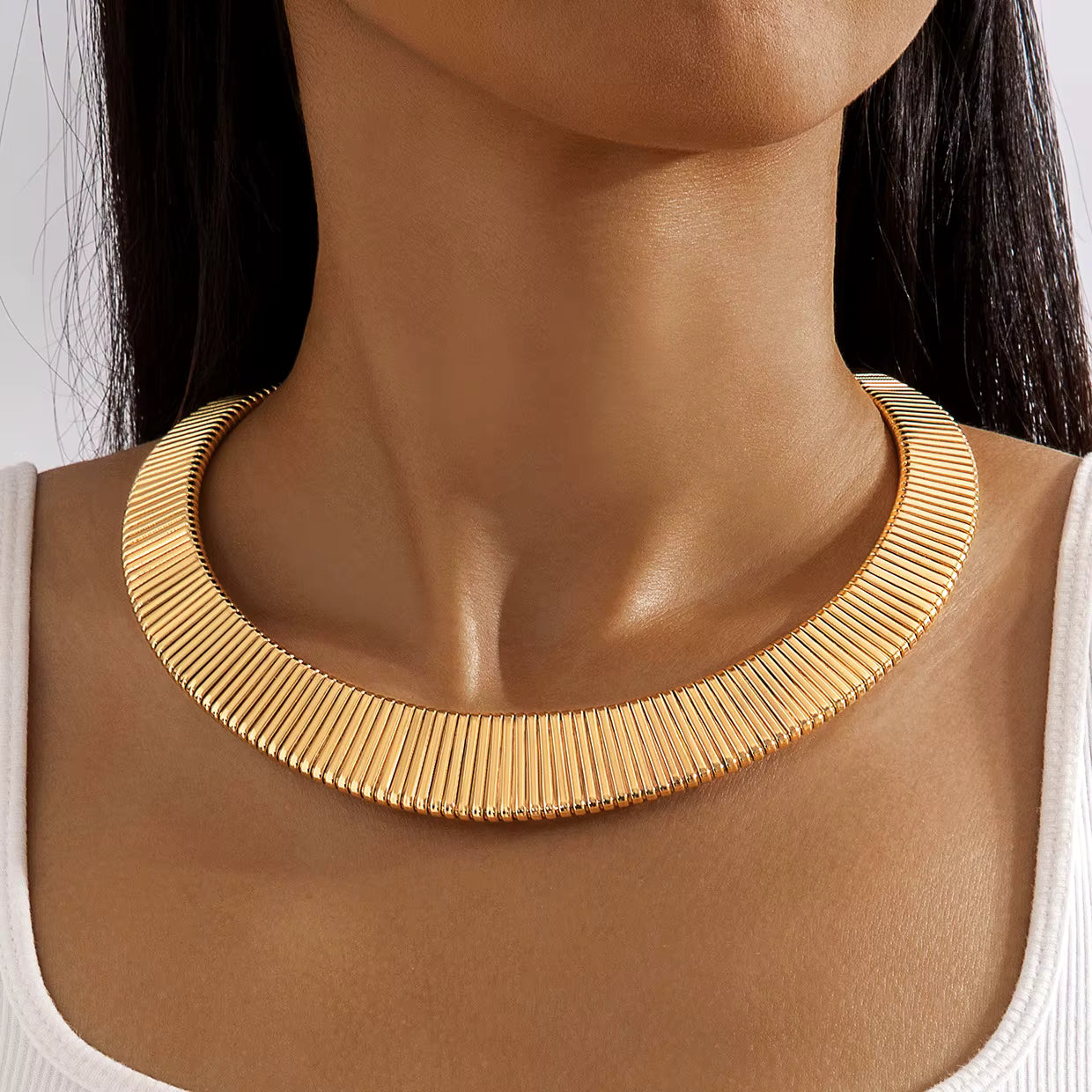 VINTAGE SCULPTED TORQUE CHOKER NECKLACE