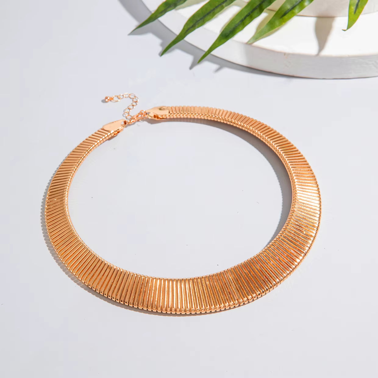 VINTAGE SCULPTED TORQUE CHOKER NECKLACE