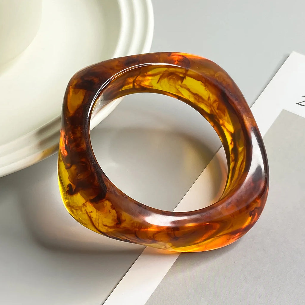 MOLTEN RESIN CUFF