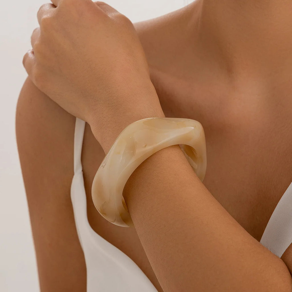 MOLTEN RESIN CUFF