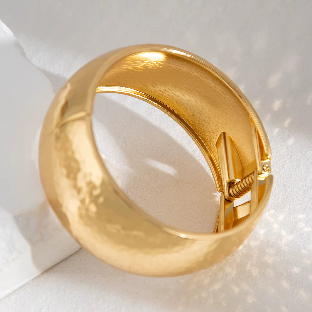 VINTAGE HAMMERED BRACELET