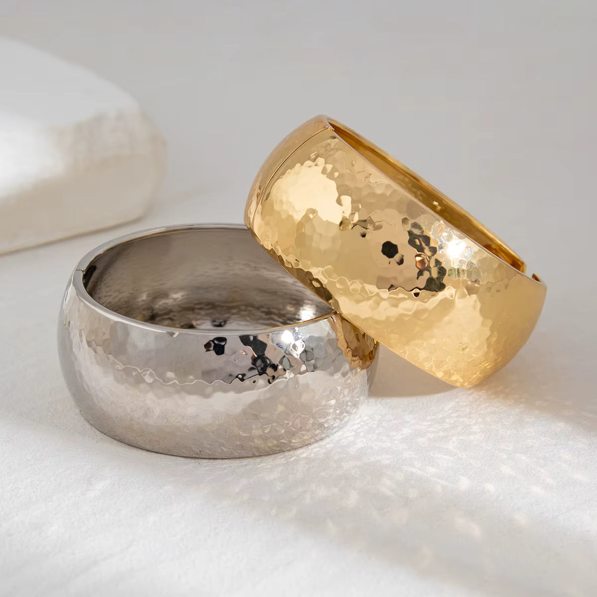 VINTAGE HAMMERED BRACELET