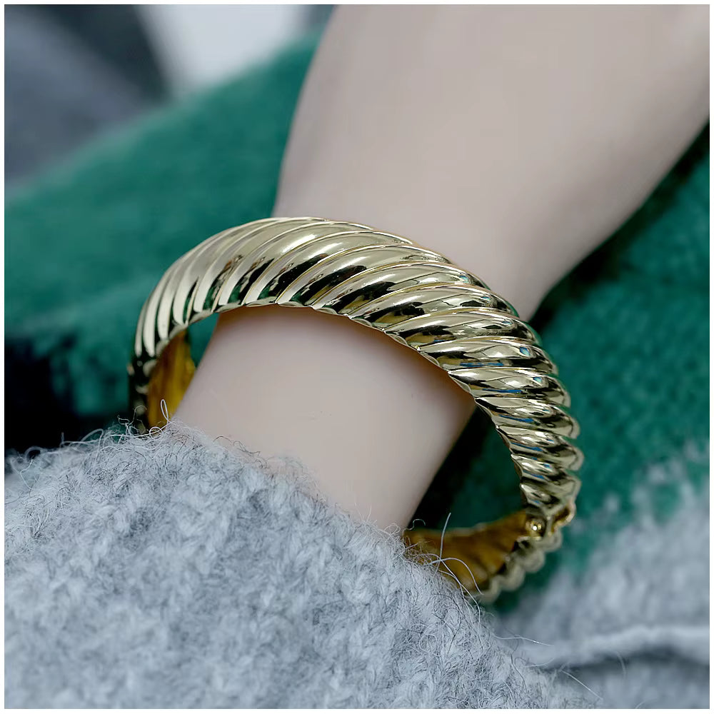 VINTAGE AURELIA BOLD TWISTED CUFF BRACELET