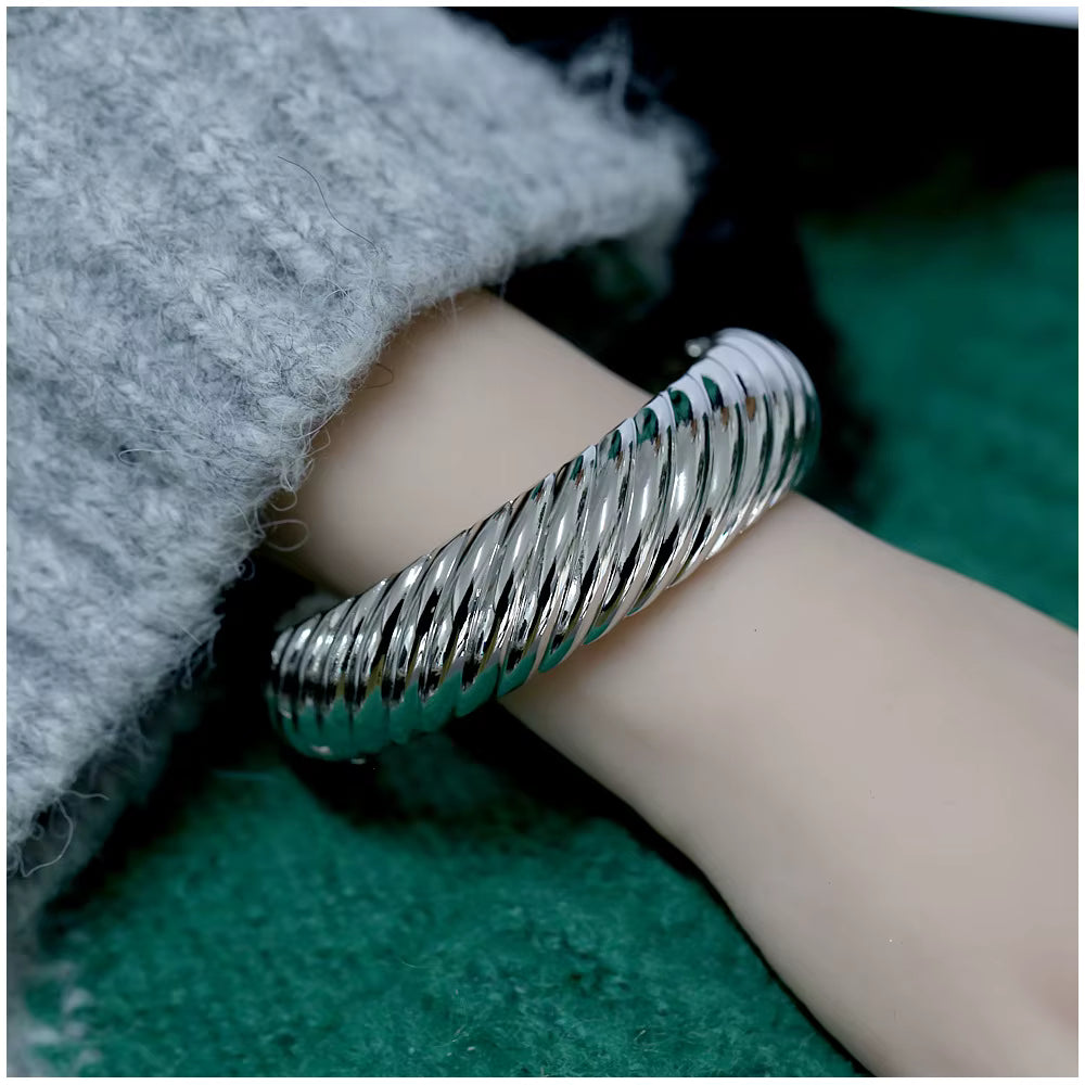 VINTAGE AURELIA BOLD TWISTED CUFF BRACELET