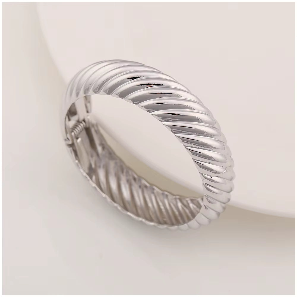 VINTAGE AURELIA BOLD TWISTED CUFF BRACELET