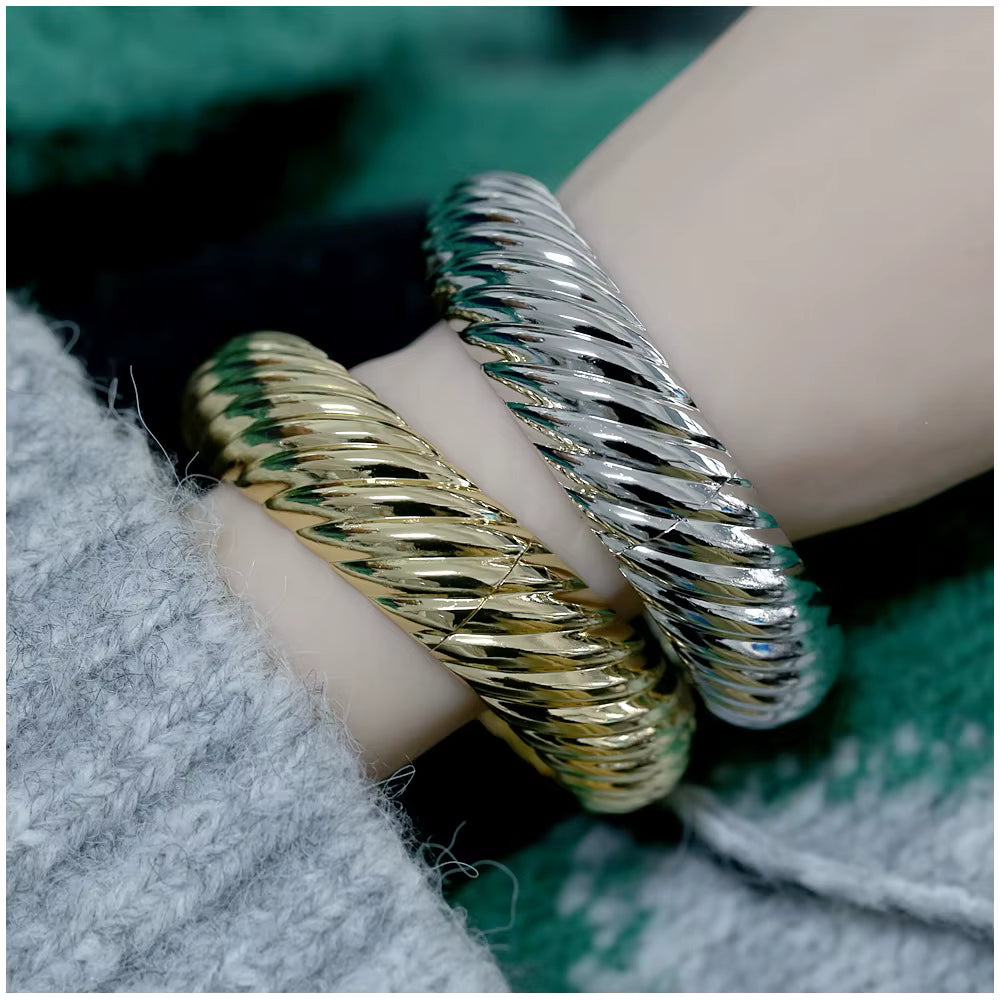 VINTAGE AURELIA BOLD TWISTED CUFF BRACELET