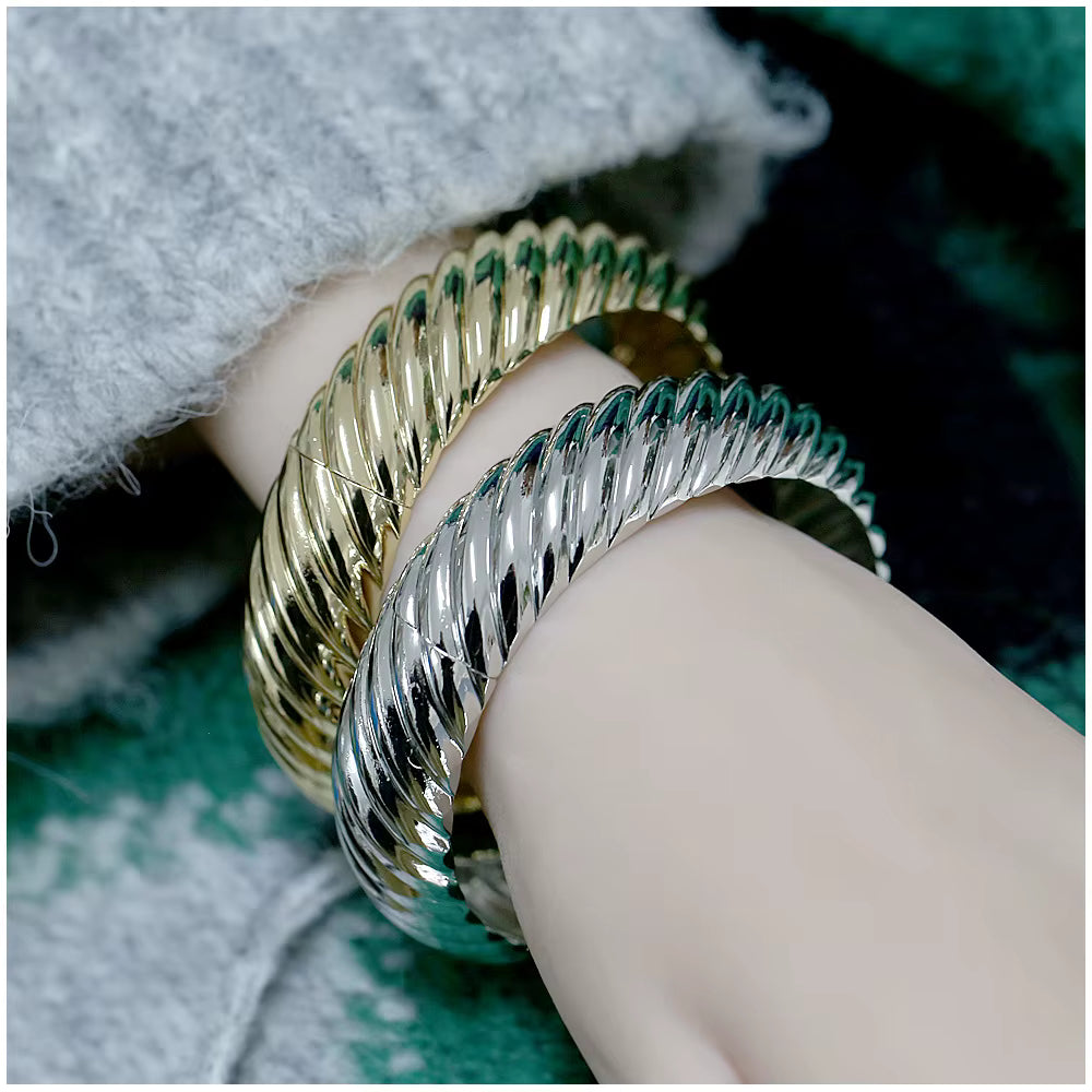 VINTAGE AURELIA BOLD TWISTED CUFF BRACELET