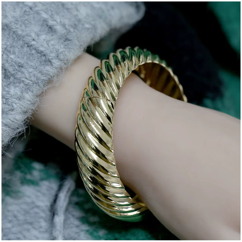VINTAGE AURELIA BOLD TWISTED CUFF BRACELET