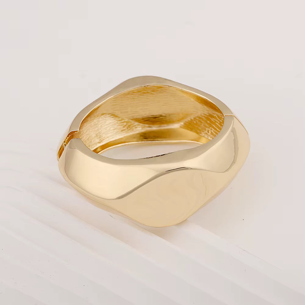 VINTAGE SCULPTURAL WAVE CUFF BRACELET