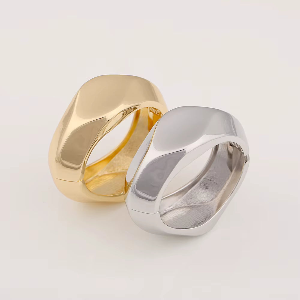 VINTAGE SCULPTURAL WAVE CUFF BRACELET