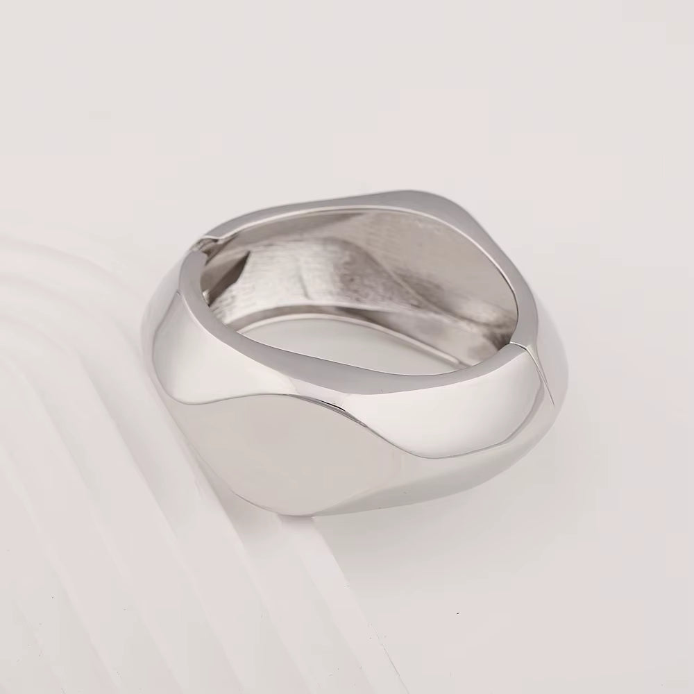 VINTAGE SCULPTURAL WAVE CUFF BRACELET