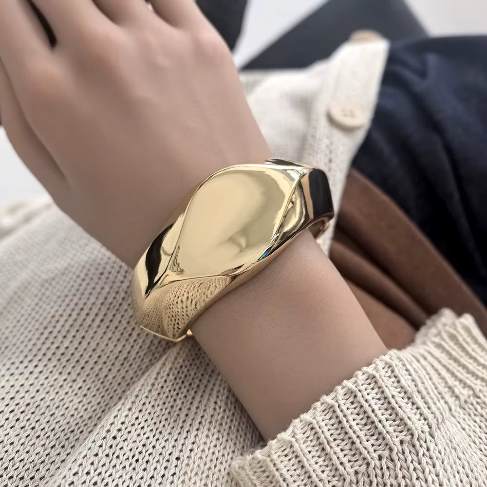 VINTAGE SCULPTURAL WAVE CUFF BRACELET