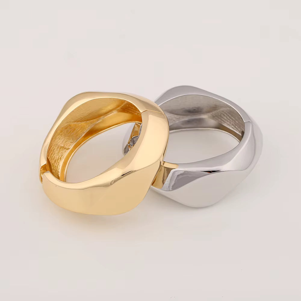 VINTAGE SCULPTURAL WAVE CUFF BRACELET