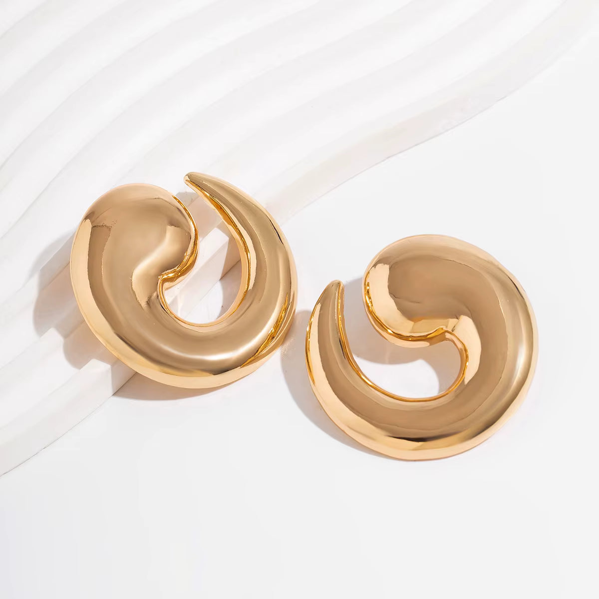 BOLD HOOP STUD EARRINGS