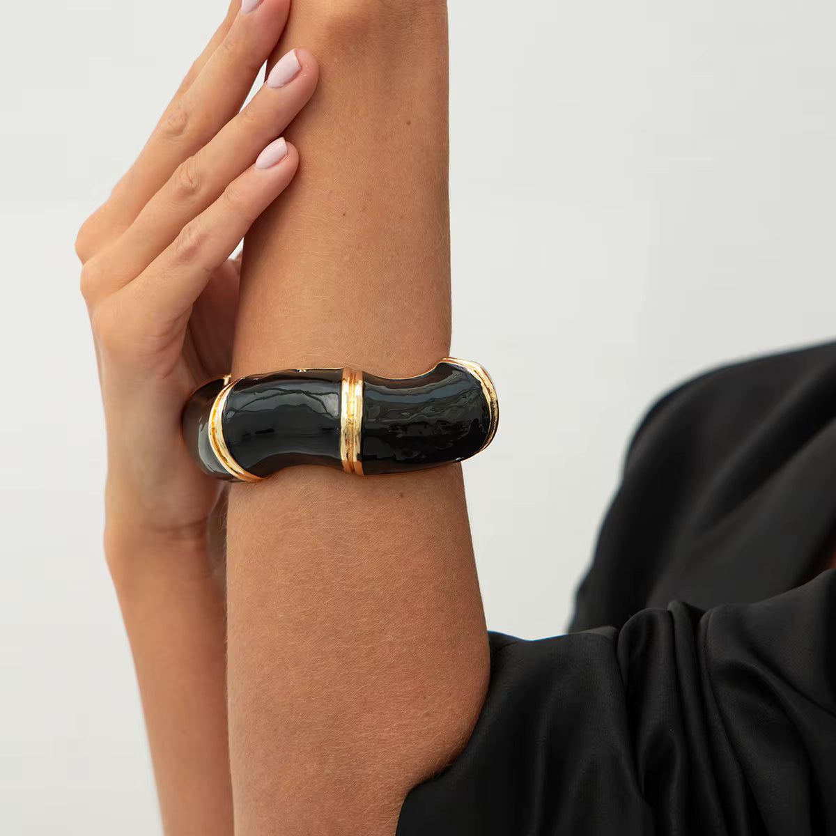VINTAGE ONYX ENAMEL CUFF BRACELET