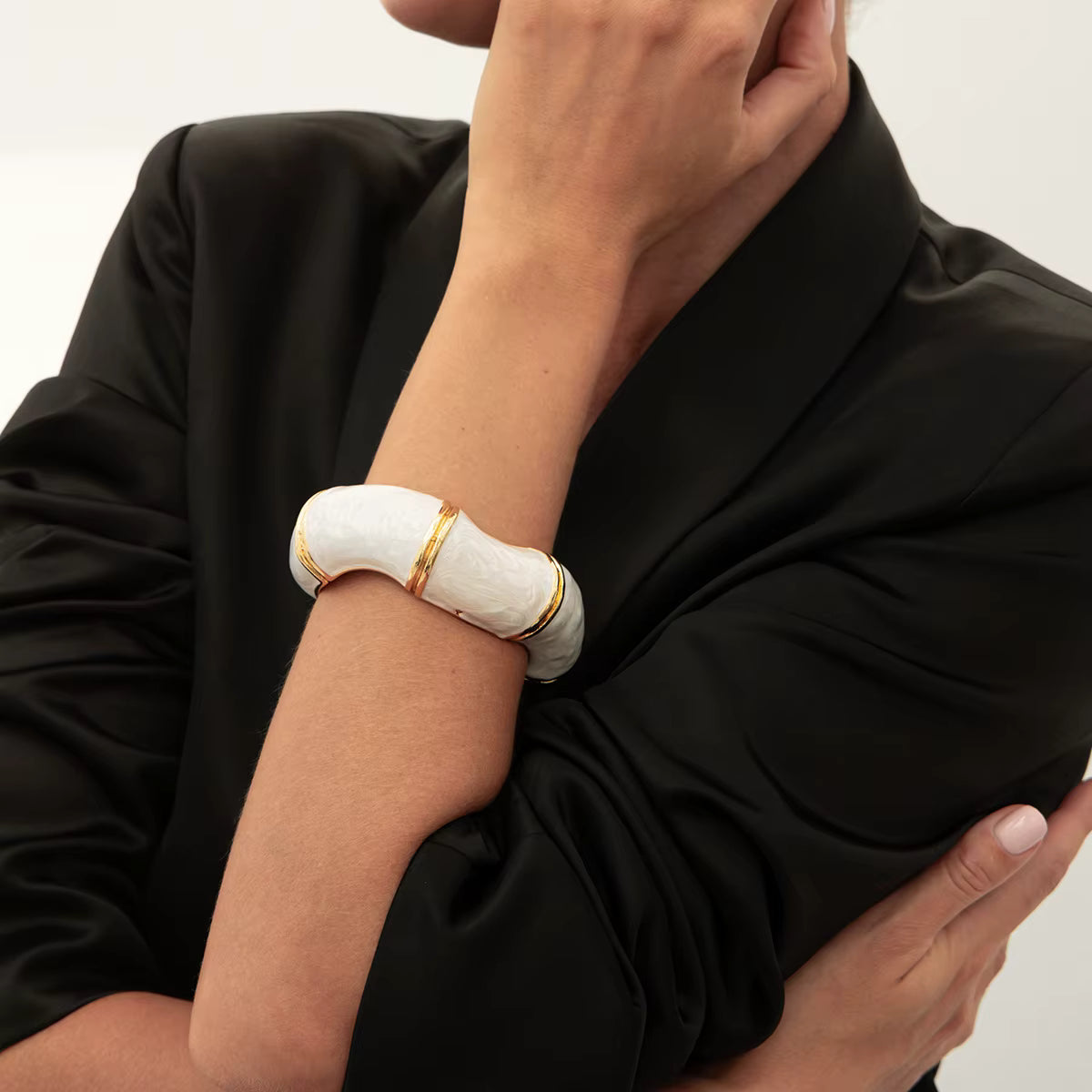 VINTAGE ONYX ENAMEL CUFF BRACELET