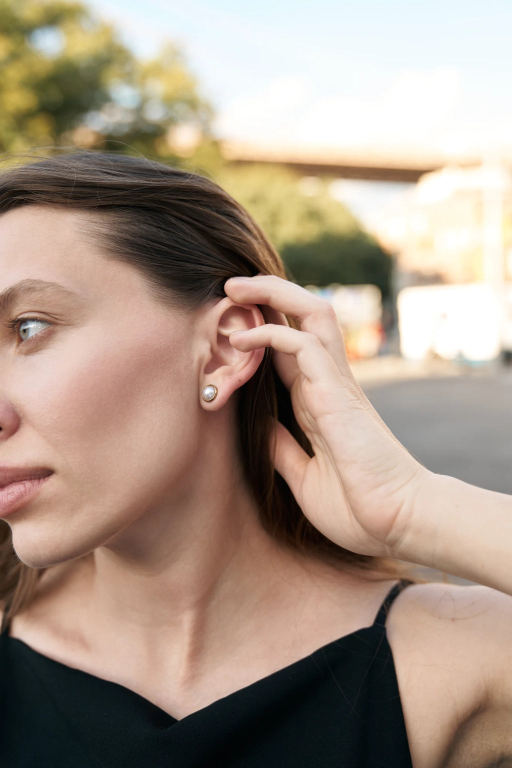 DOT PEARL STUD EARRINGS