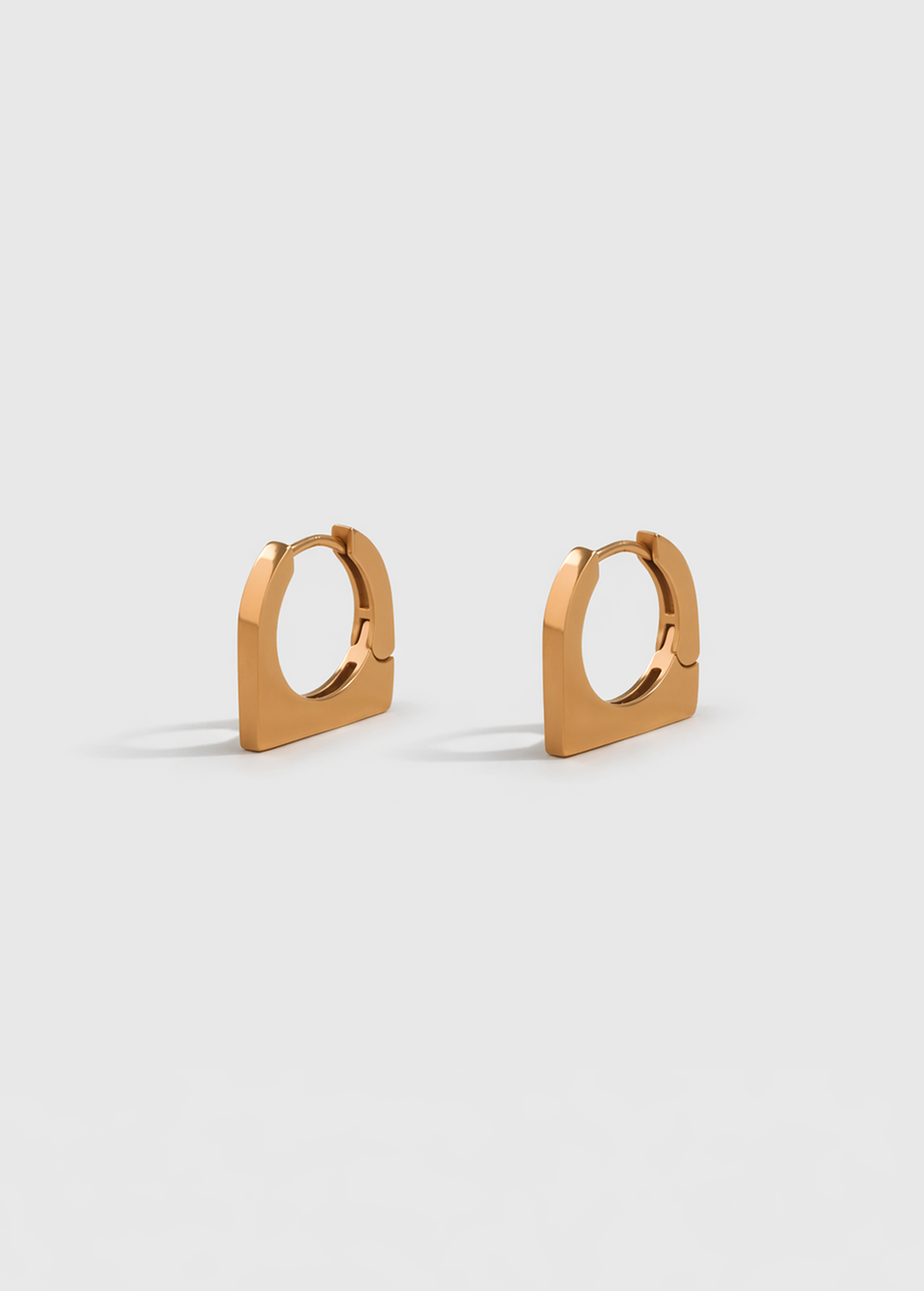 Geometric edge hoop earrings gold-plated stainless steel by Theviloa