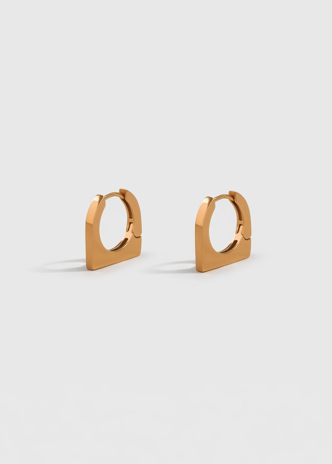 Geometric edge hoop earrings gold-plated stainless steel by Theviloa