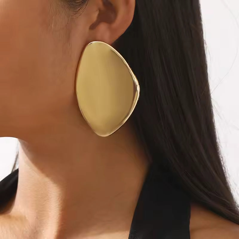 OVAL SCULPT STATEMENT EARRINGS