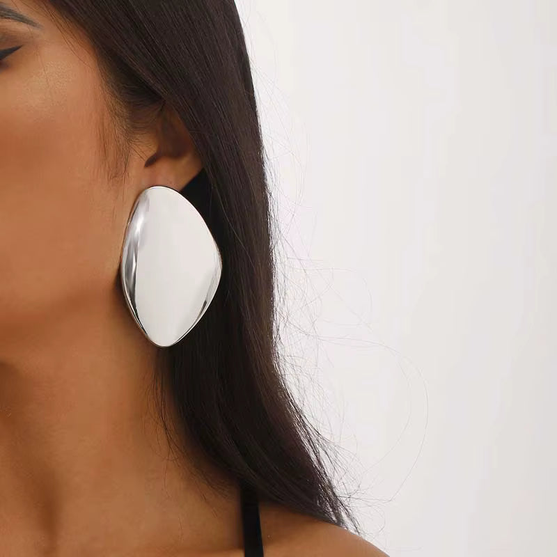 OVAL SCULPT STATEMENT EARRINGS