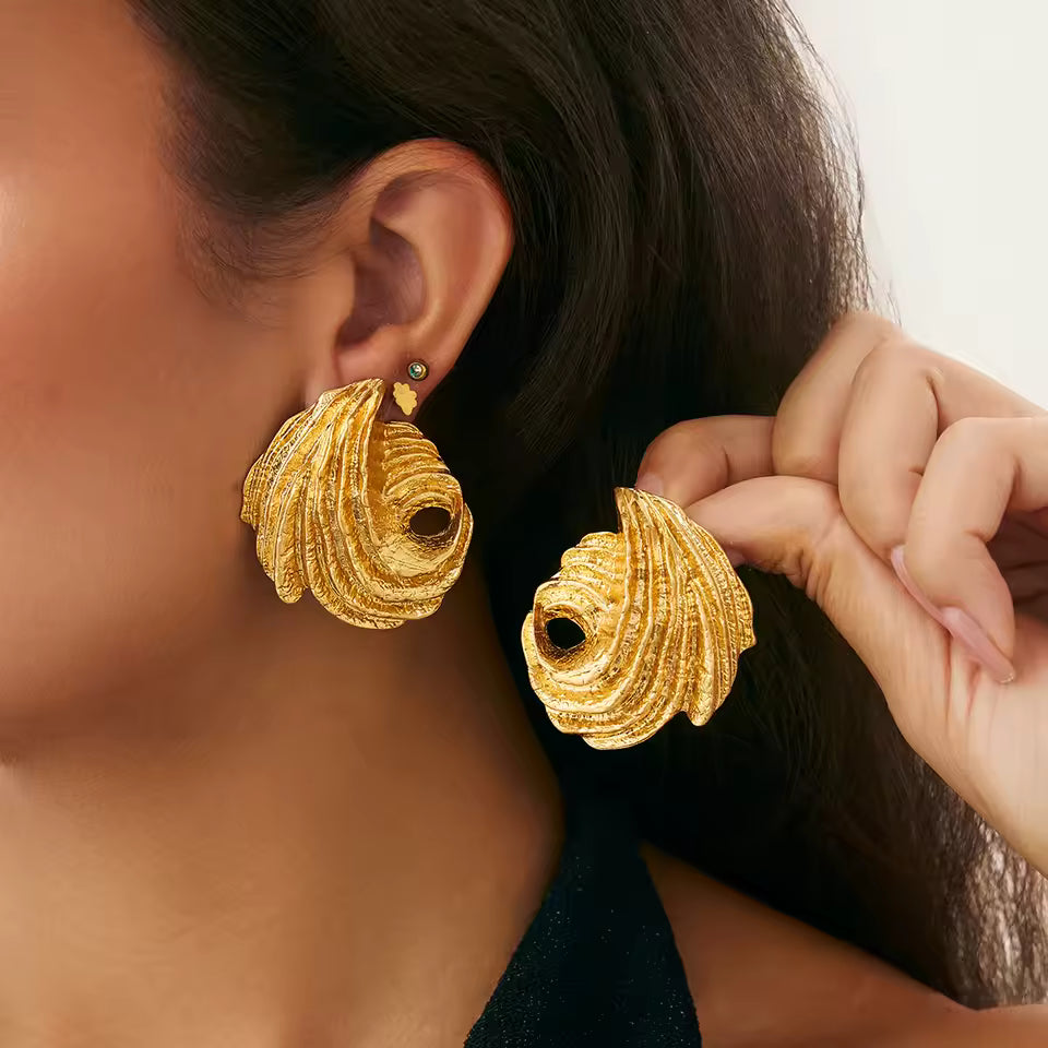 SEA SCULPTED SHELL STUD EARRINGS