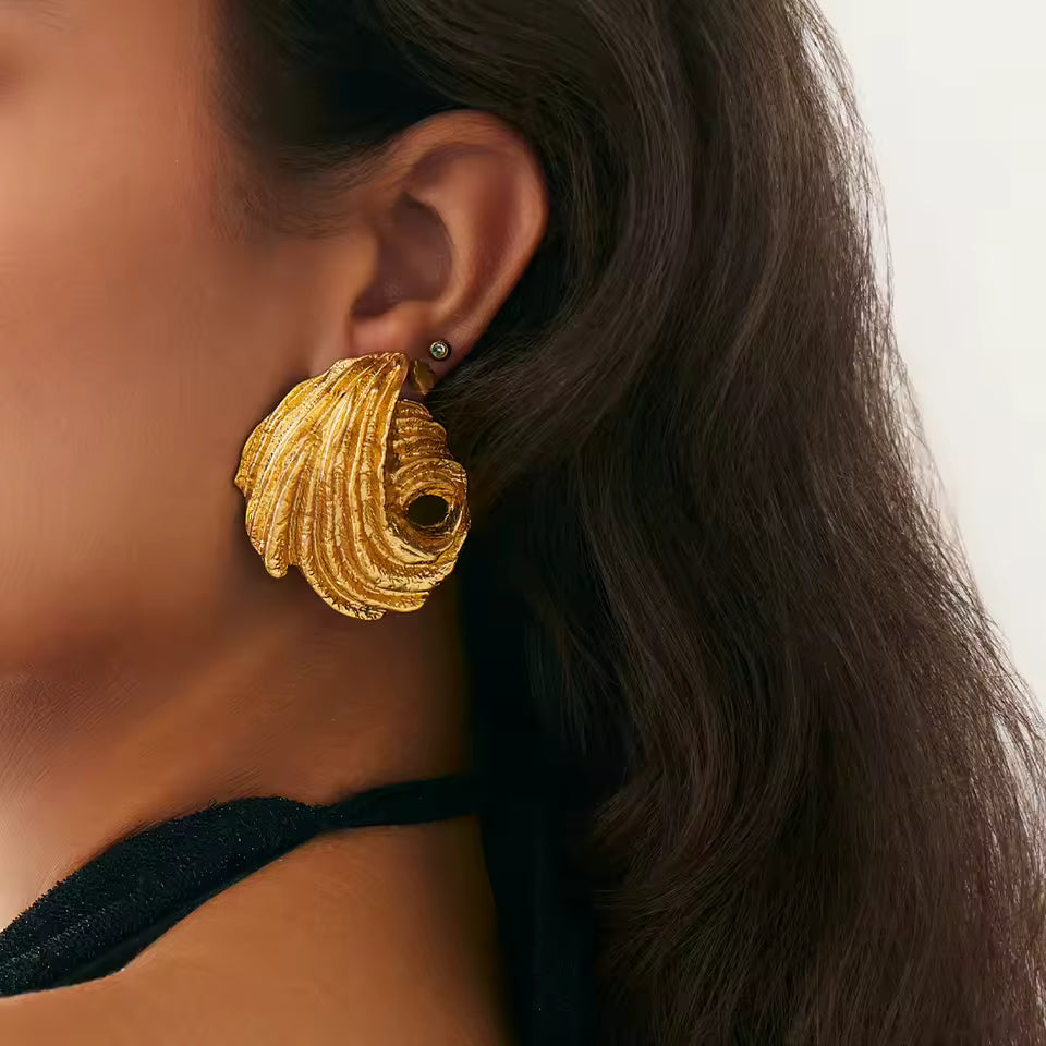 SEA SCULPTED SHELL STUD EARRINGS
