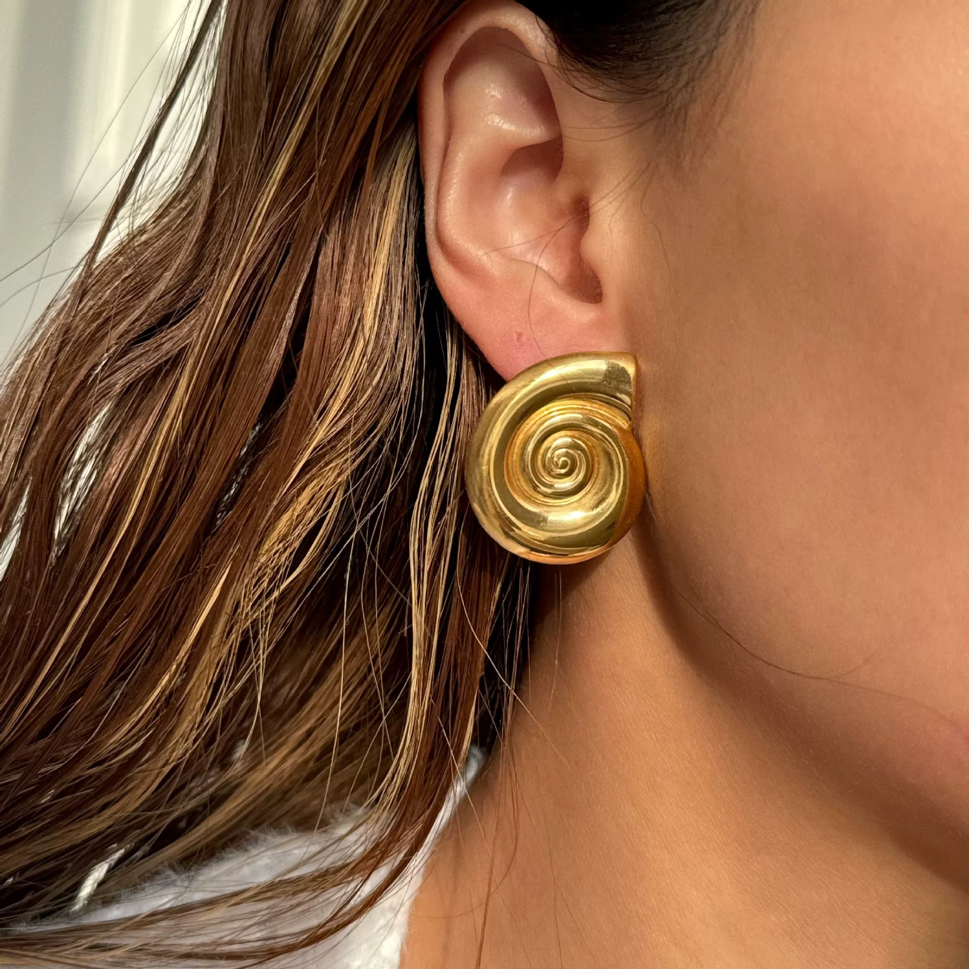 GOLDEN SPIRAL SHELL EARRINGS