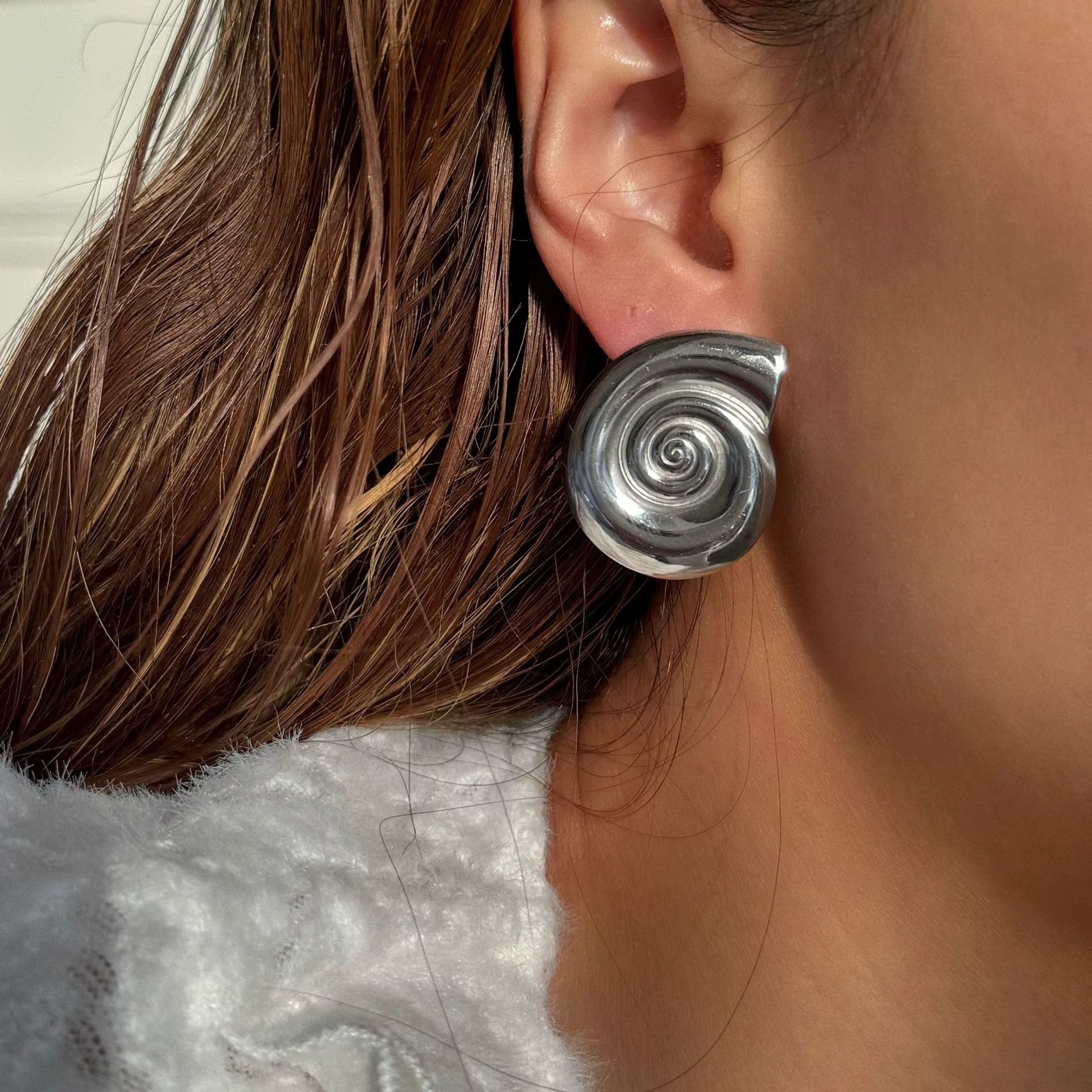 GOLDEN SPIRAL SHELL EARRINGS