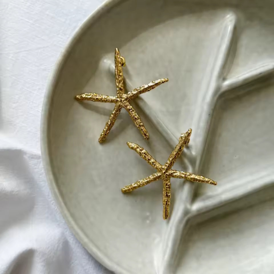 SEA HAMMERED GOLD STARFISH EARRINGS