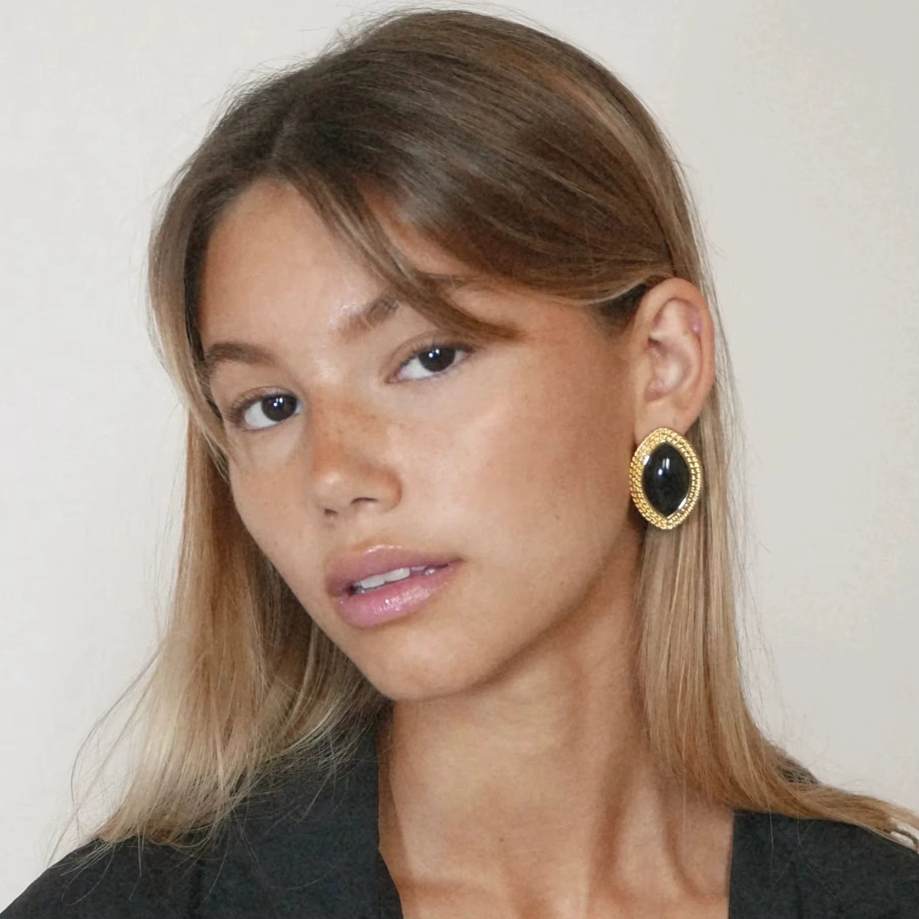 VINTAGE NOIR SUNBURST STUD EARRINGS