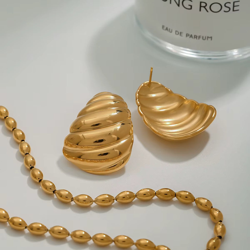 SEA GOLD SHELL SCULPTURAL STUD EARRINGS