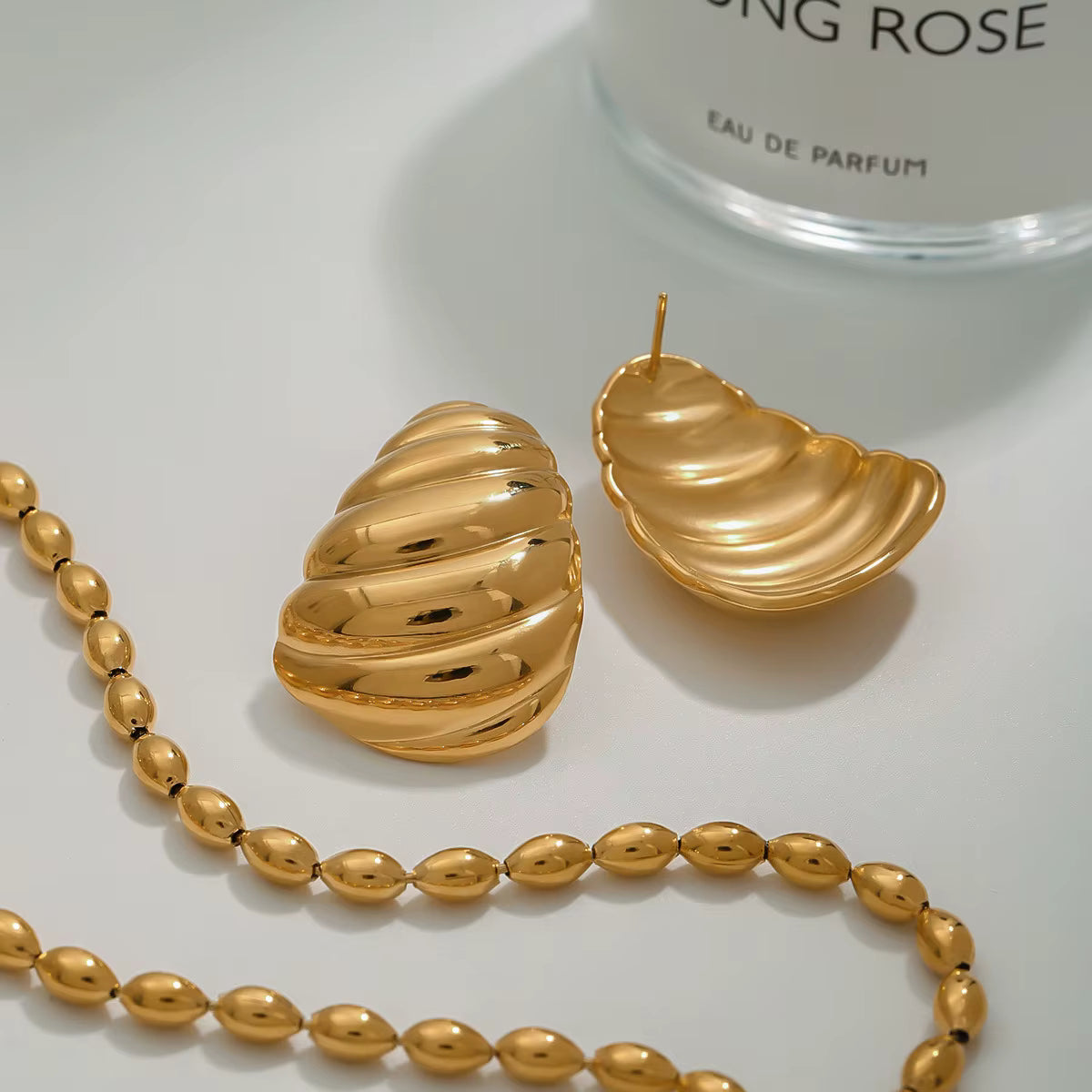 SEA GOLD SHELL SCULPTURAL STUD EARRINGS