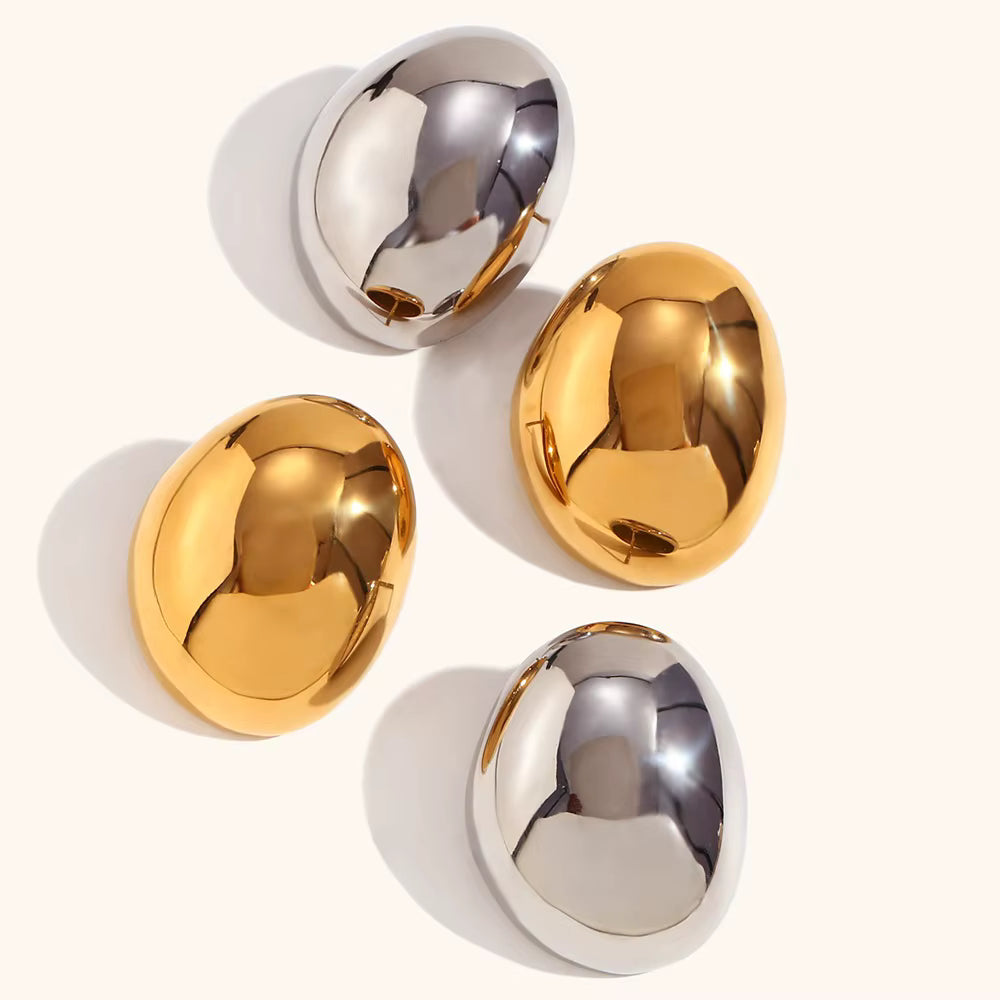 VINTAGE OVAL SCULPTURE STUD EARRINGS
