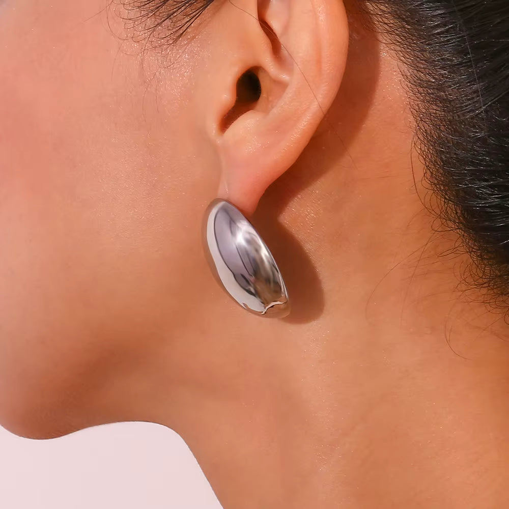 VINTAGE OVAL SCULPTURE STUD EARRINGS