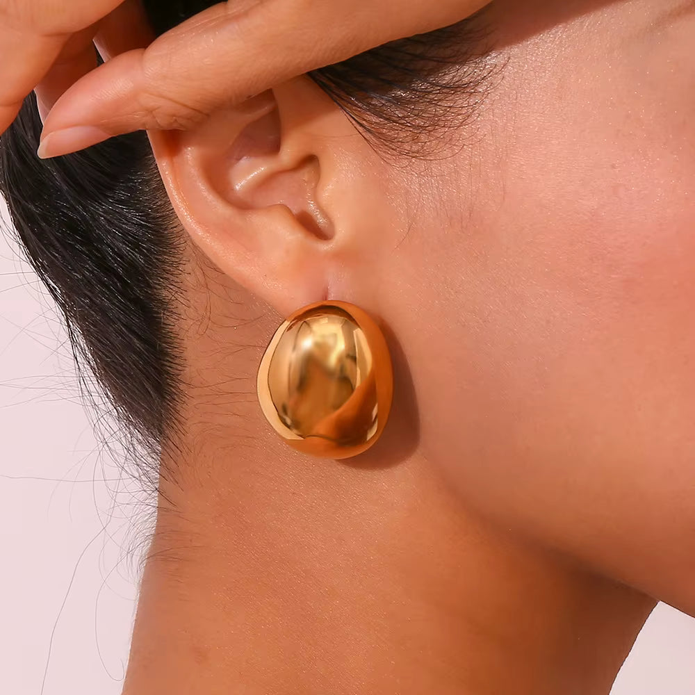 VINTAGE OVAL SCULPTURE STUD EARRINGS