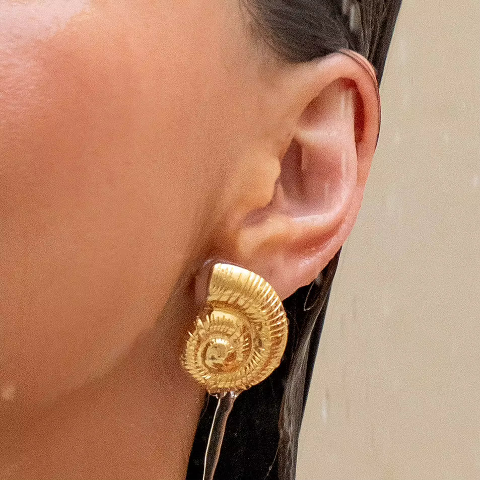 SEA GOLDEN SHELL STATEMENT EARRINGS